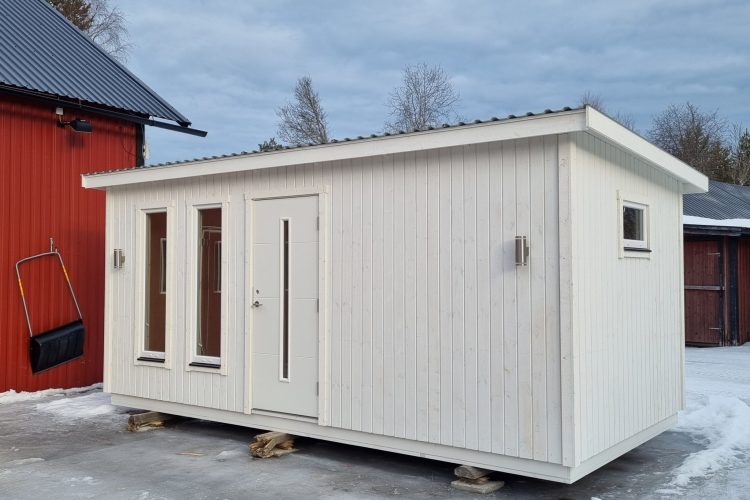 inred denna funkis stuga med compact living
