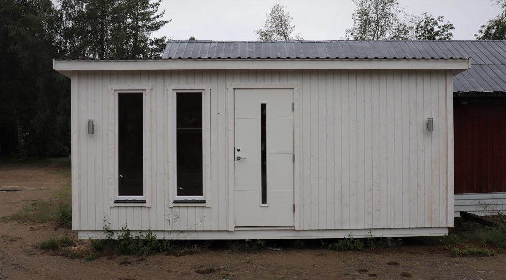 inred denna funkis stuga med compact living